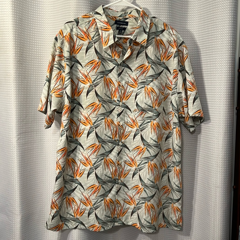 Croft & Barrow Easy Care Men’s size XL Button Down Collared Hawaiian Shirt.